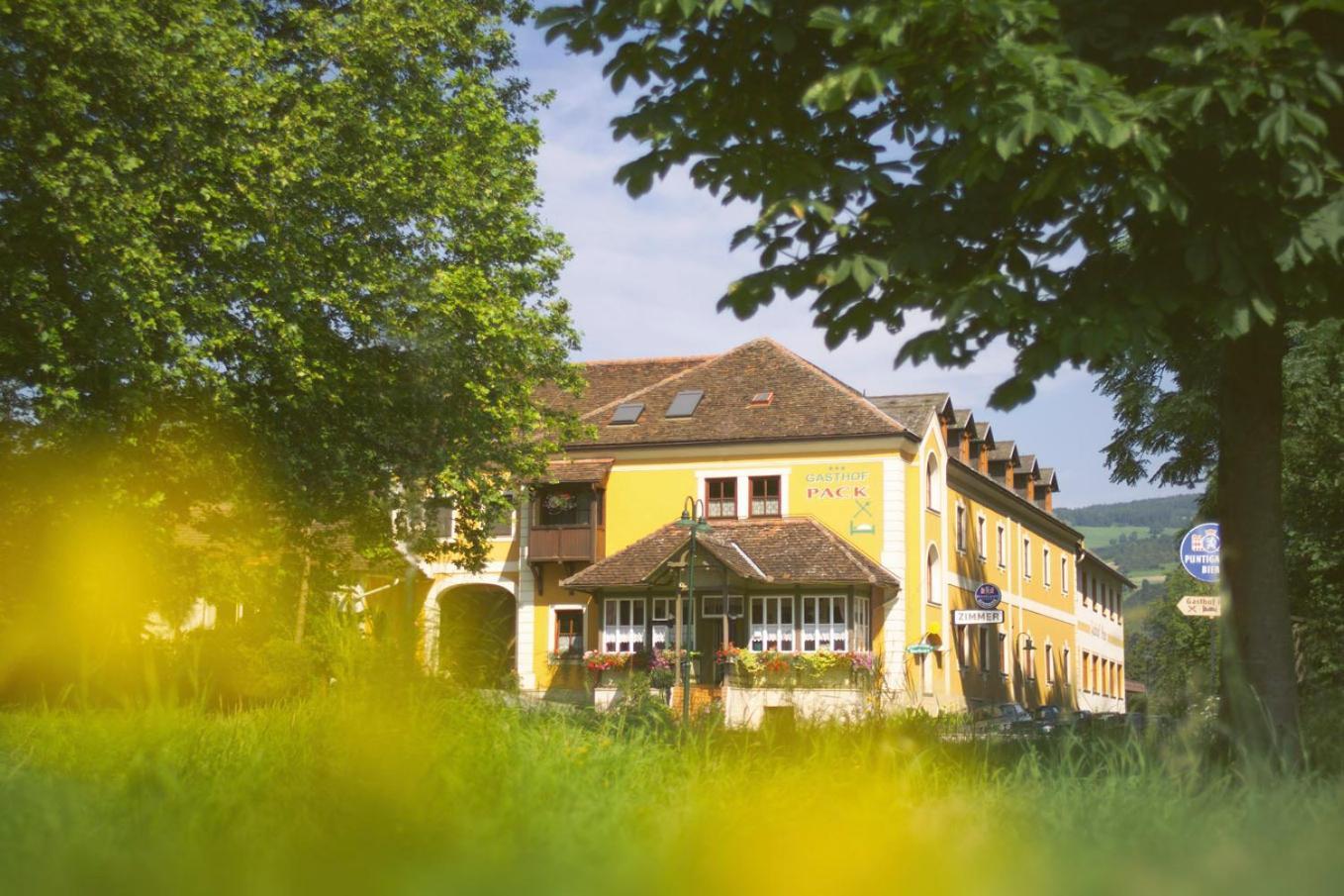Gasthof Pack "Zur Lebing Au" Хартберг Экстерьер фото