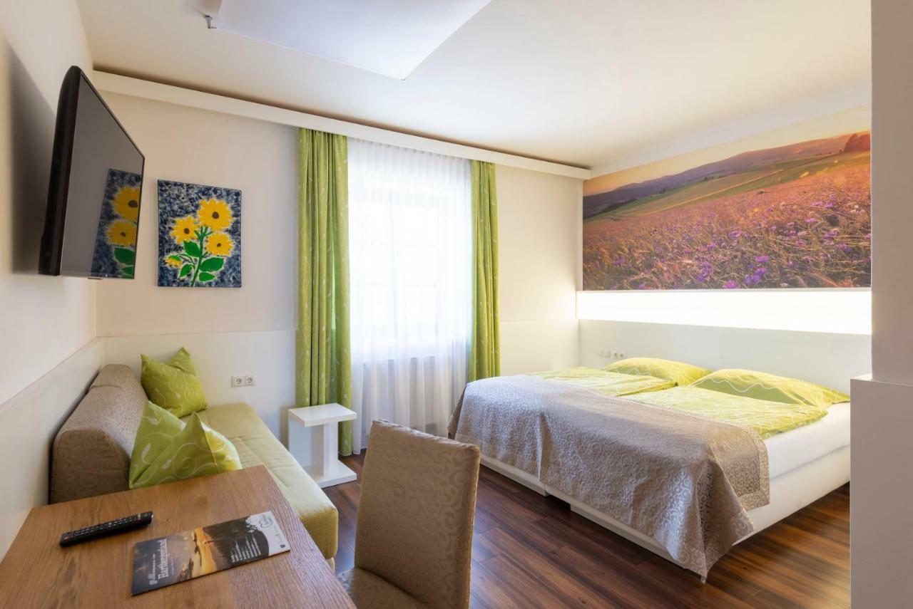 Gasthof Pack "Zur Lebing Au" Хартберг Экстерьер фото