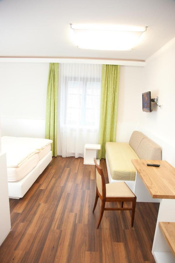 Gasthof Pack "Zur Lebing Au" Хартберг Номер фото